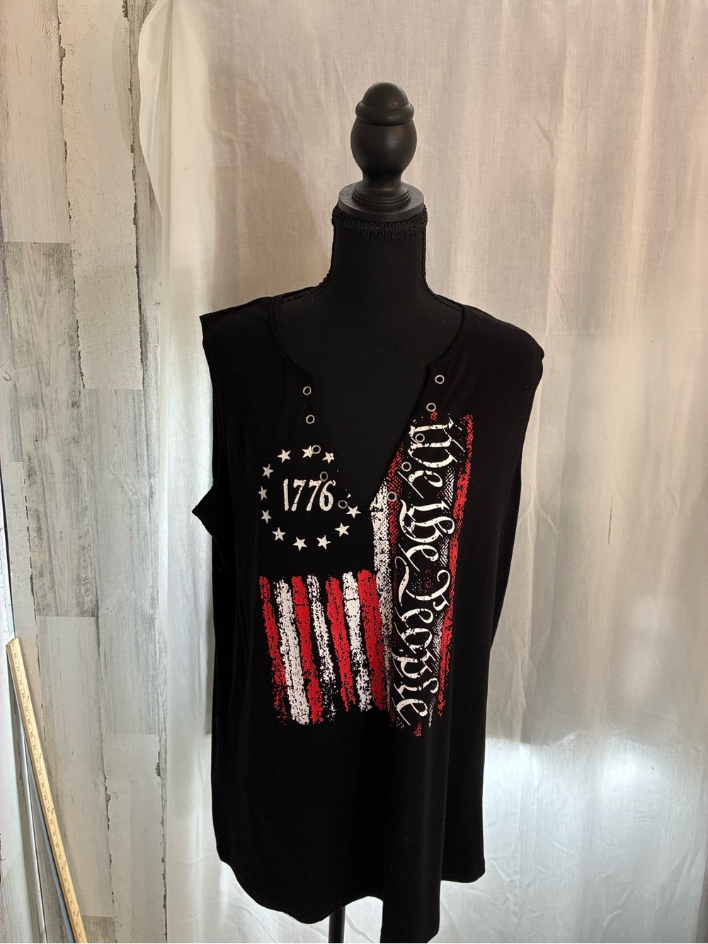 Black Sleeveless Patriotic Graphic Top - 'We the People' Sz XL